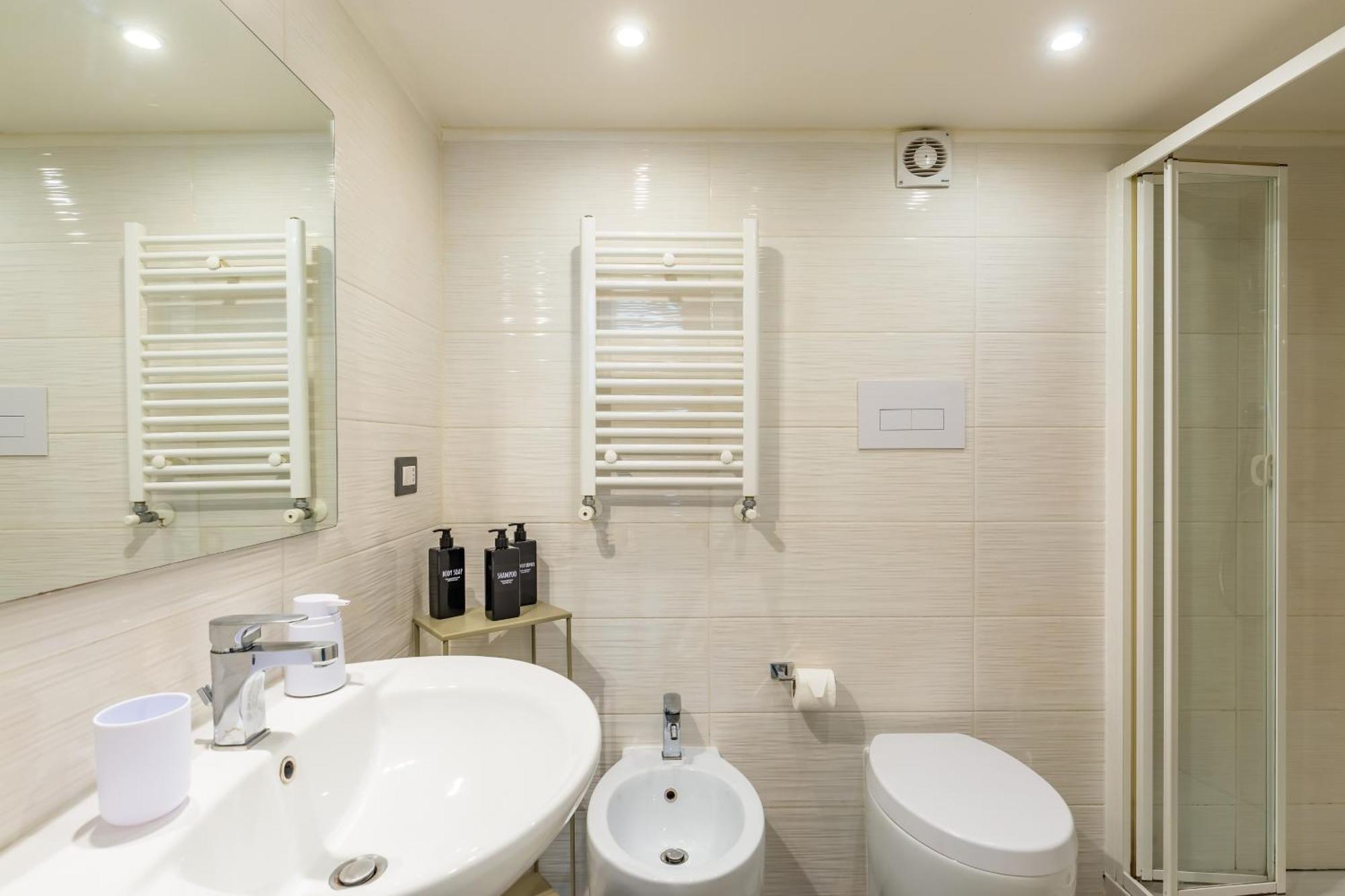 Apartment Duplex Indipendente Vicino Al Lungomare Caracciolo