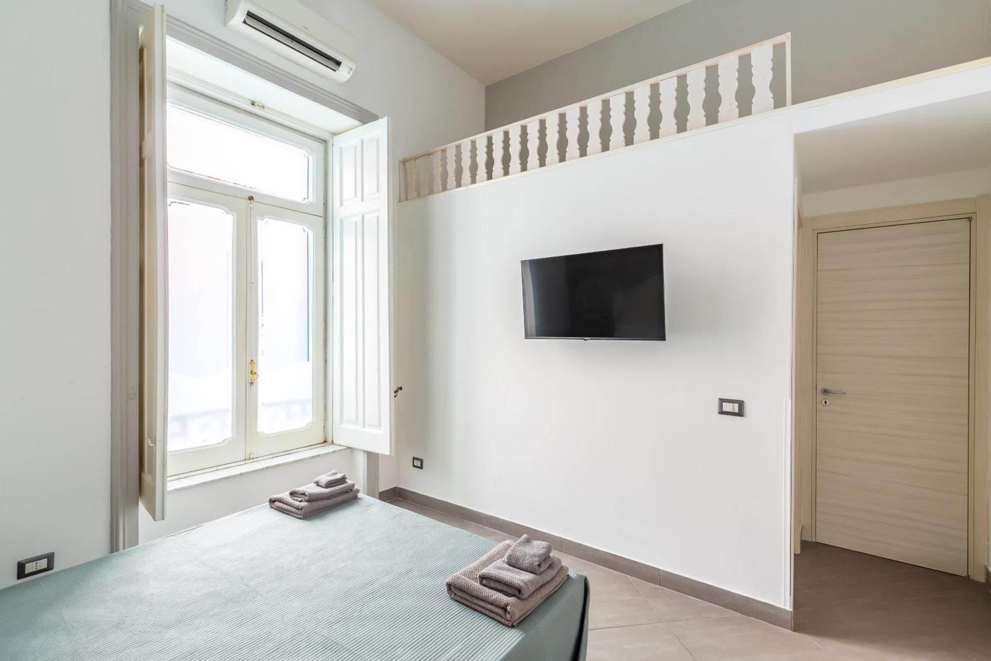 Duplex Indipendente Vicino Al Lungomare Caracciolo