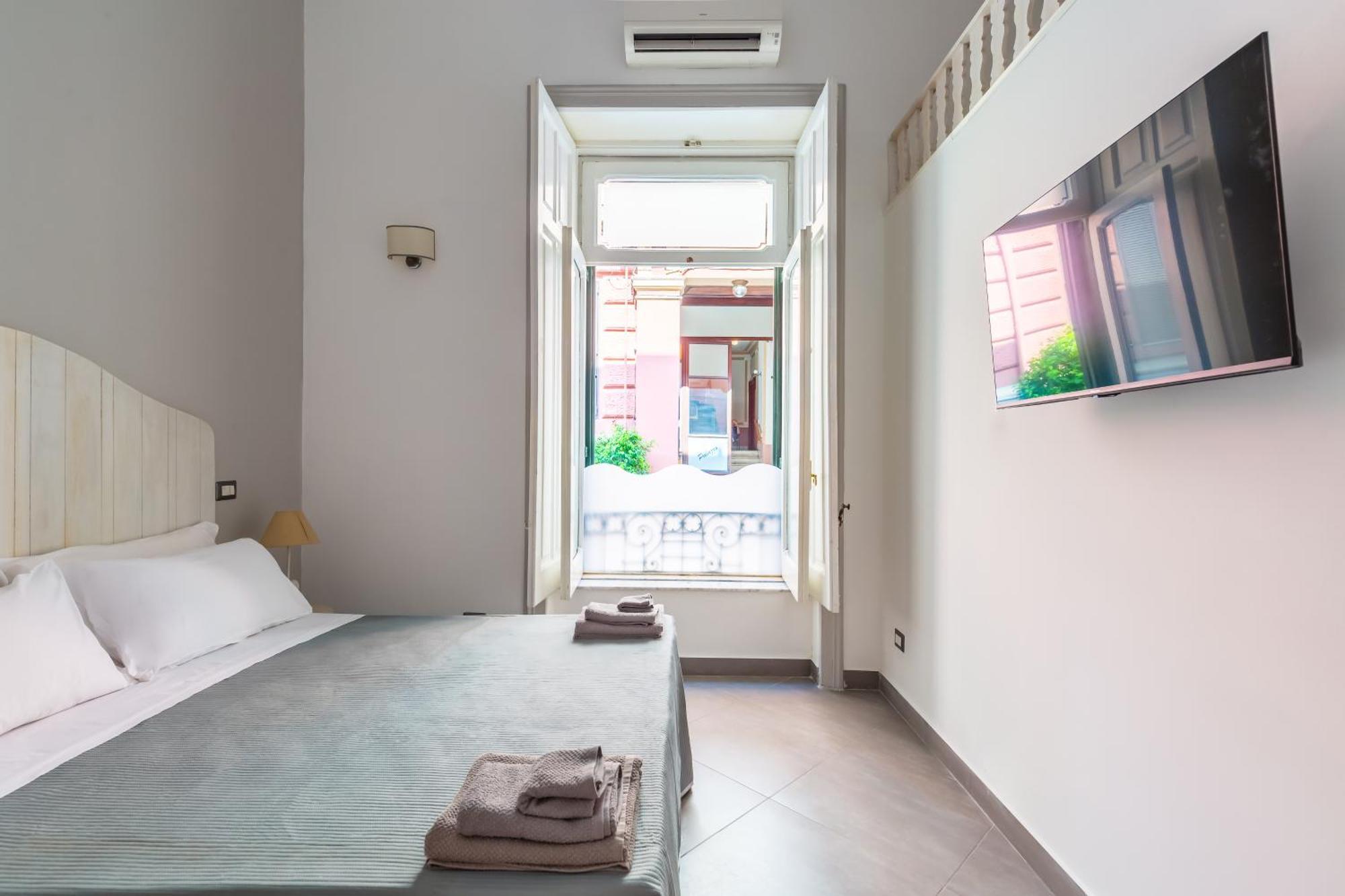 Duplex Indipendente Vicino Al Lungomare Caracciolo Naples