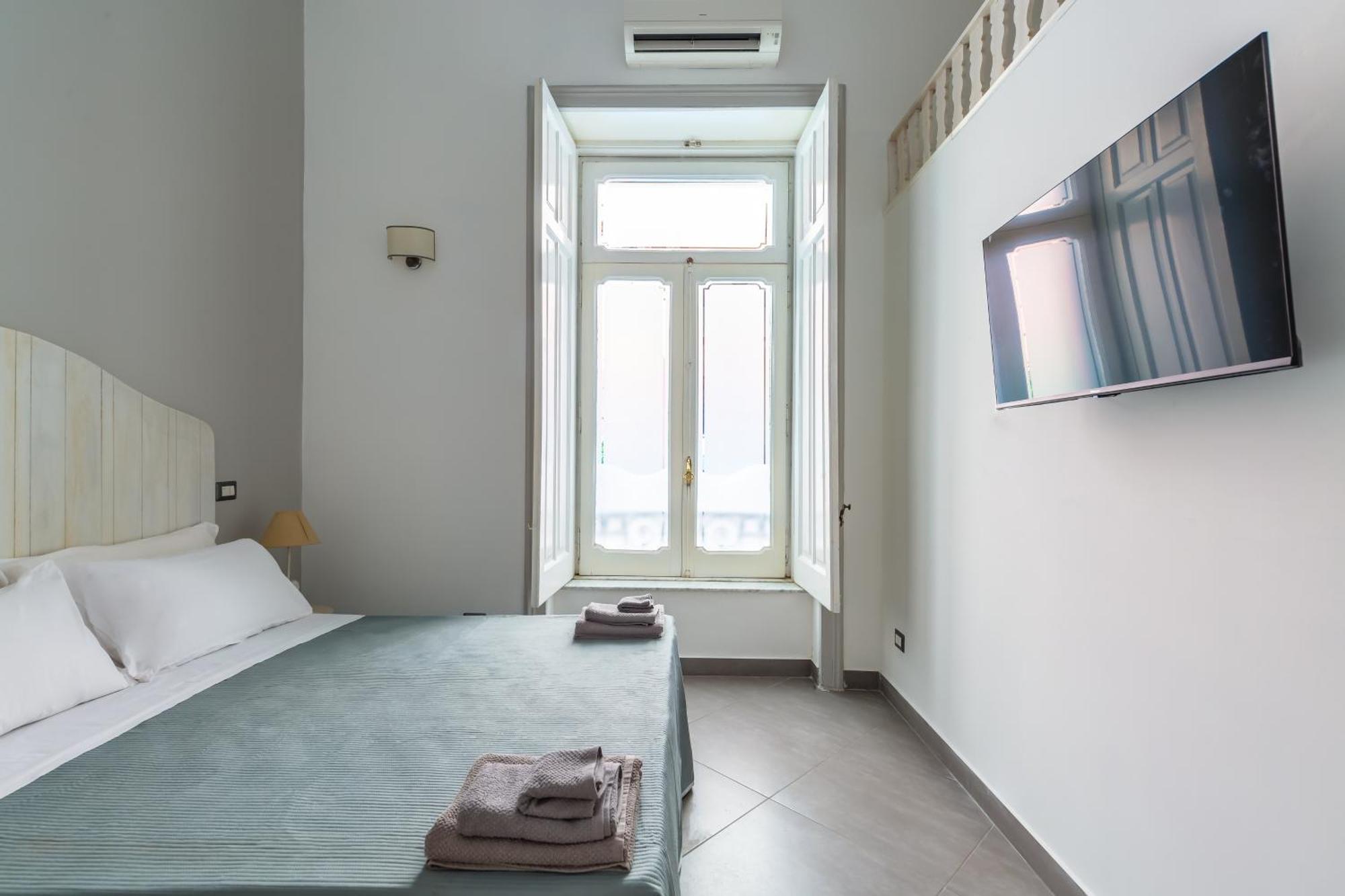 Apartment Duplex Indipendente Vicino Al Lungomare Caracciolo