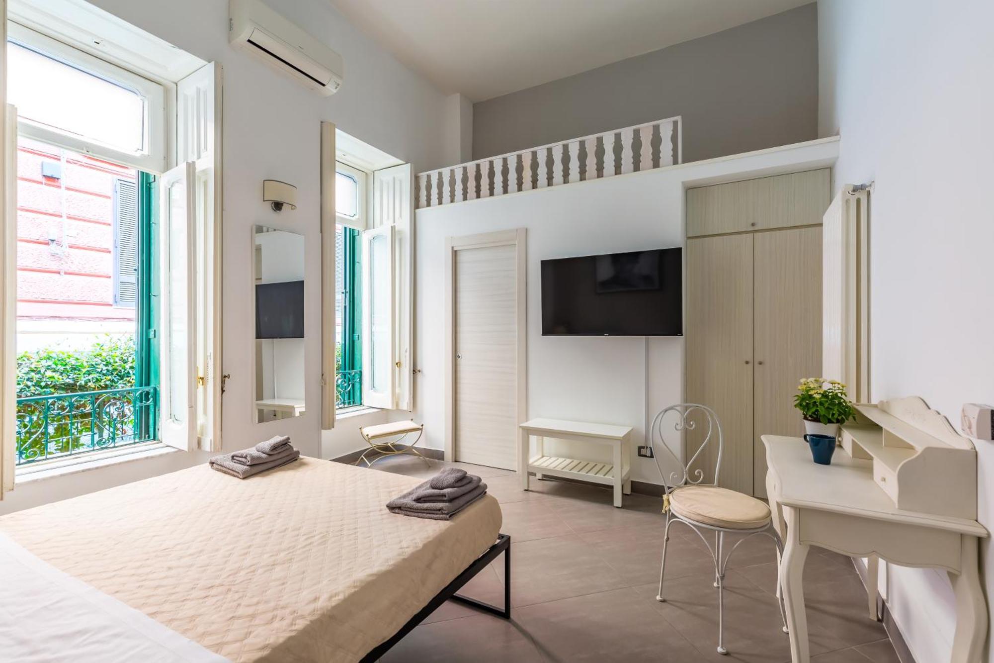 Apartment Duplex Indipendente Vicino Al Lungomare Caracciolo Naples