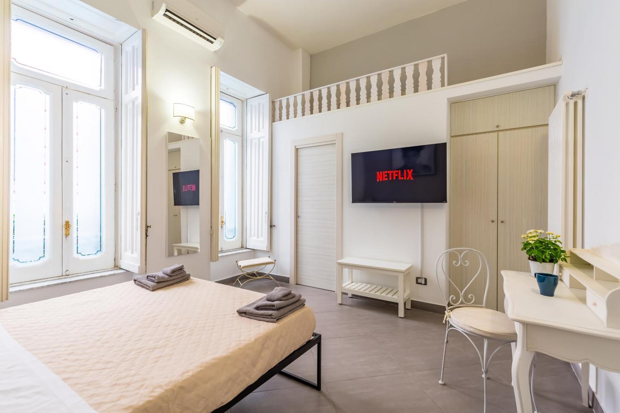 Apartment Duplex Indipendente Vicino Al Lungomare Caracciolo