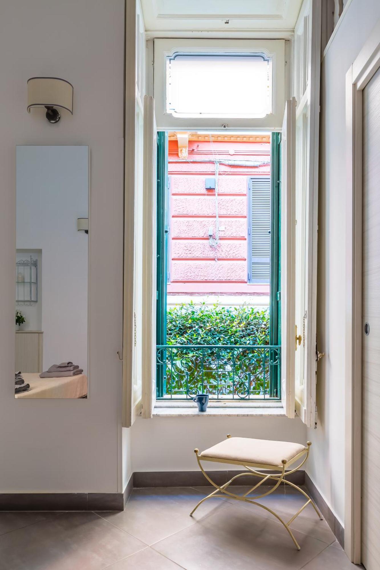 Duplex Indipendente Vicino Al Lungomare Caracciolo Apartment Naples
