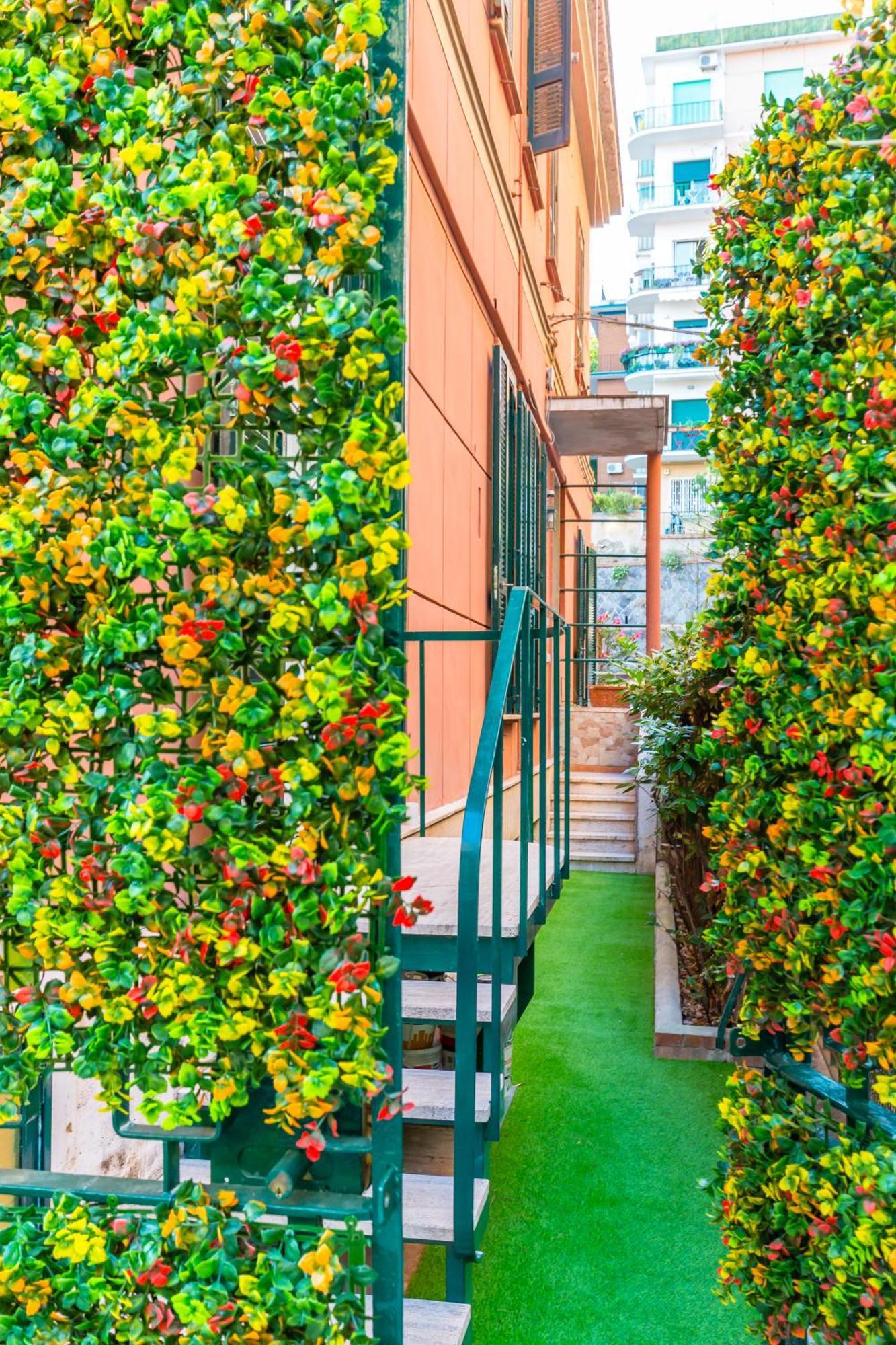 Apartment Duplex Indipendente Vicino Al Lungomare Caracciolo Naples