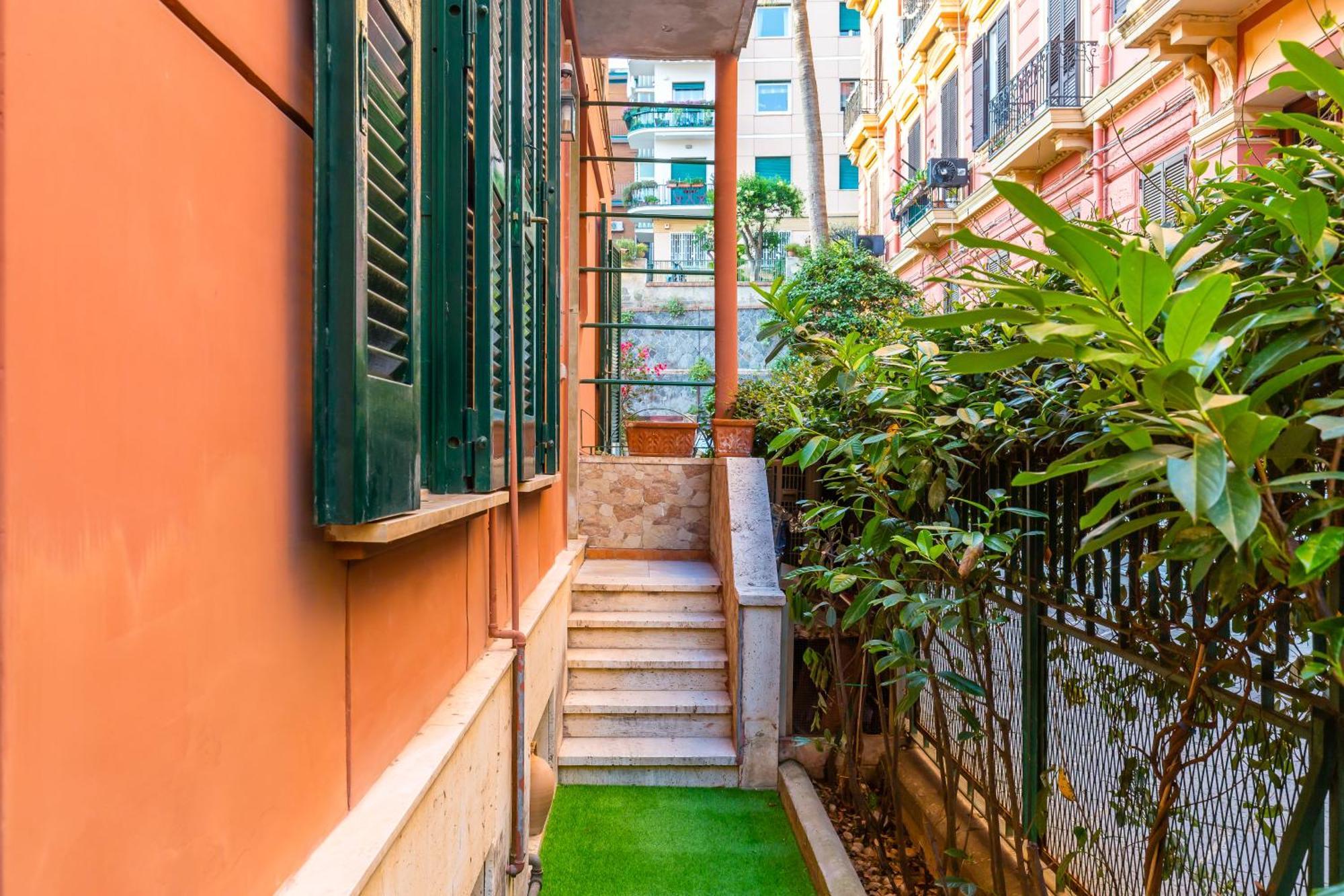 Duplex Indipendente Vicino Al Lungomare Caracciolo Apartment *
